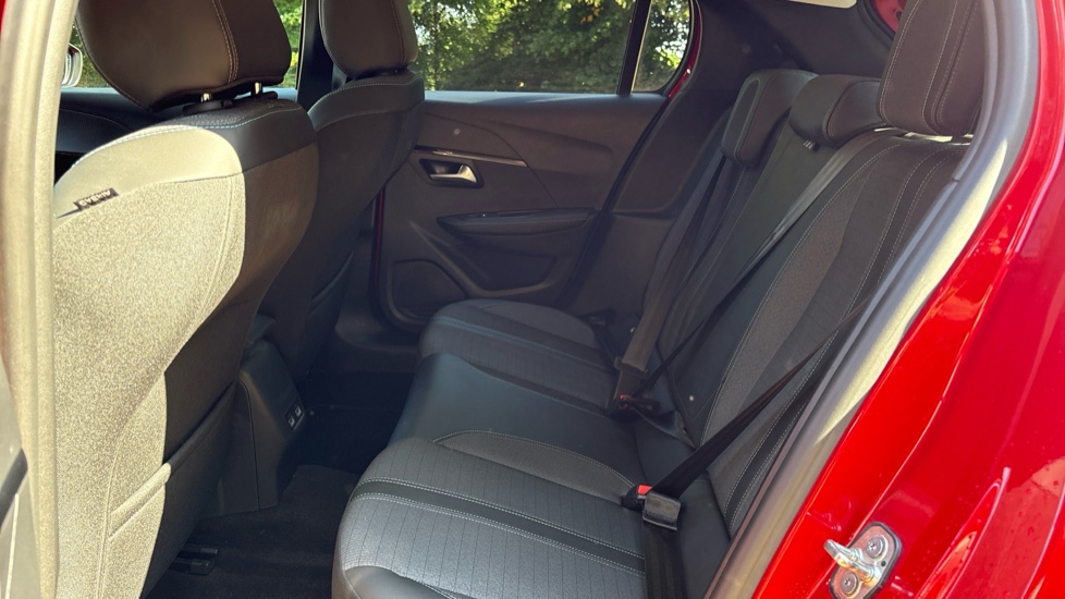 Peugeot 208 1.2 PureTech 130 Allure Premium + 5dr EAT8 Petrol Hatchback - Image 16