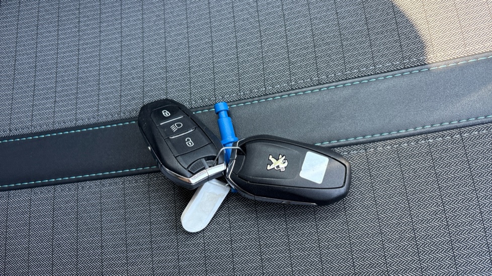 Peugeot 208 1.2 PureTech 130 Allure Premium + 5dr EAT8 Petrol Hatchback - Image 19