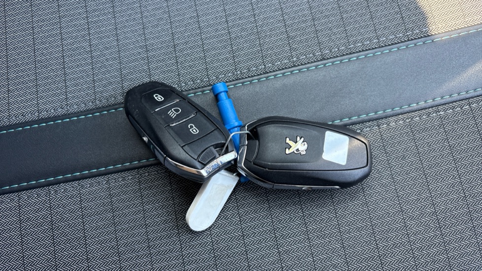Peugeot 208 1.2 PureTech 130 Allure Premium + 5dr EAT8 Petrol Hatchback - Image 20