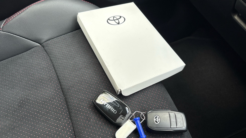 Toyota Yaris Cross 1.5 Hybrid GR Sport 5dr CVT Hybrid Estate - Image 19