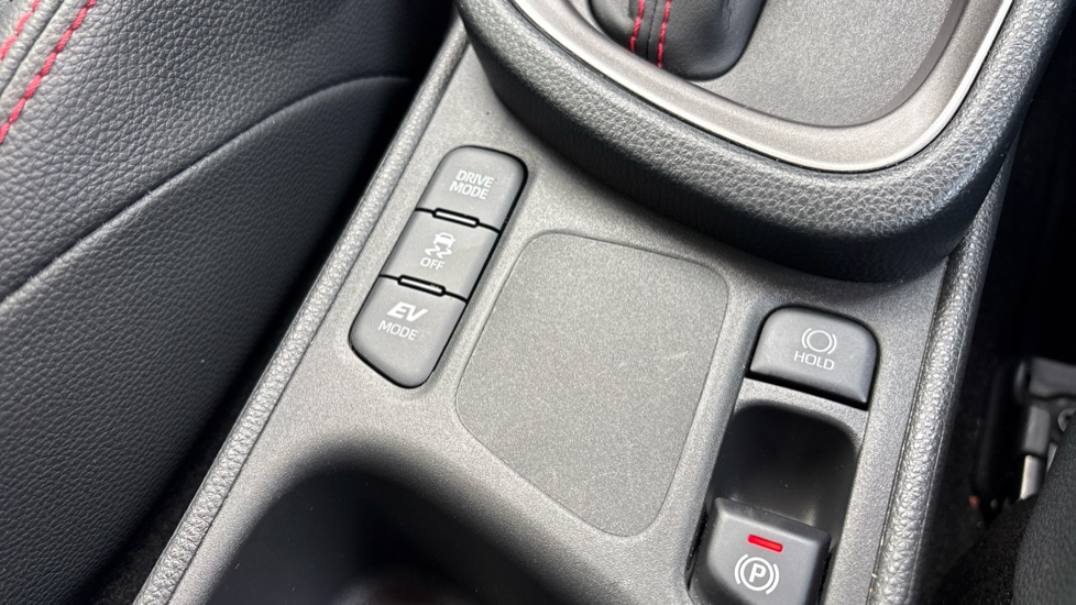 Toyota Yaris Cross 1.5 Hybrid GR Sport 5dr CVT Hybrid Estate - Image 38