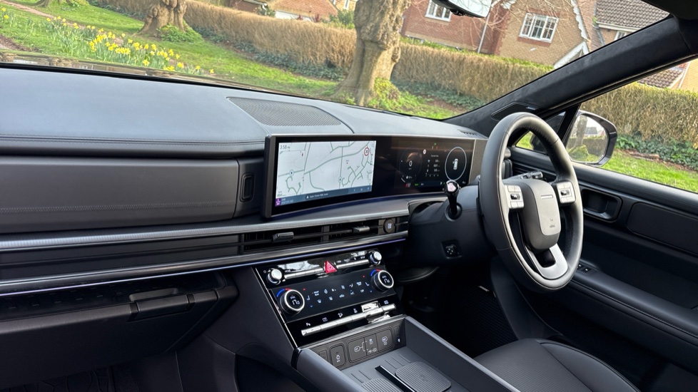 Hyundai SANTA FE 1.6 TGDi Plug-in Hybrid Calligraphy 5dr 4WD Auto Estate - Image 9
