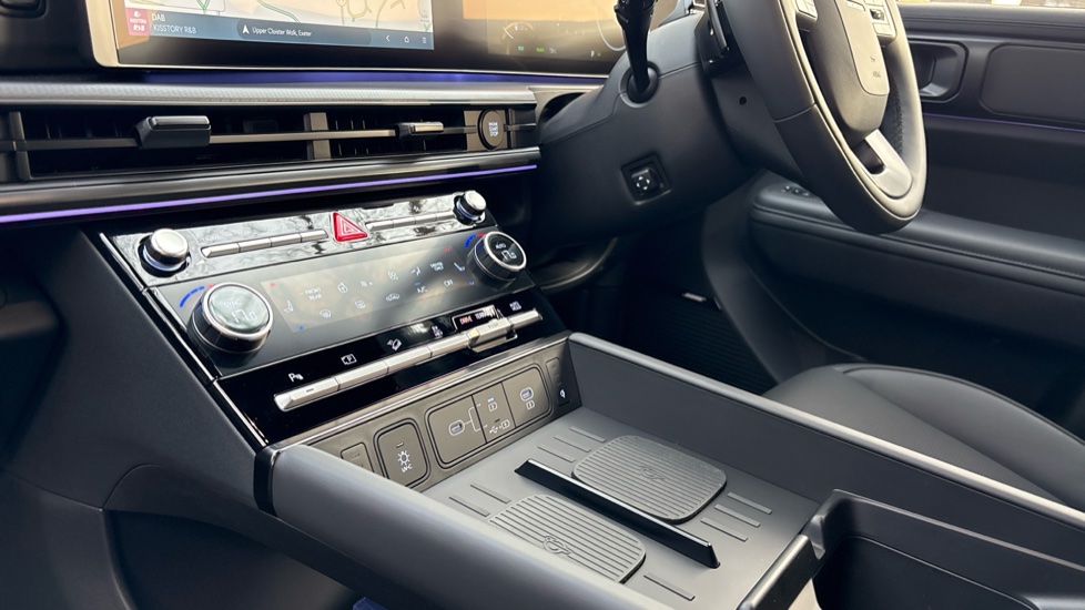 Hyundai SANTA FE 1.6 TGDi Plug-in Hybrid Calligraphy 5dr 4WD Auto Estate - Image 13