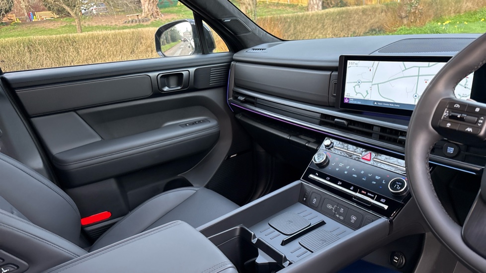 Hyundai SANTA FE 1.6 TGDi Plug-in Hybrid Calligraphy 5dr 4WD Auto Estate - Image 14
