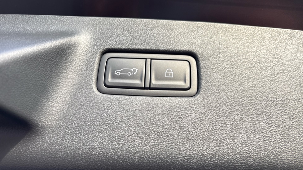 Hyundai SANTA FE 1.6 TGDi Plug-in Hybrid Calligraphy 5dr 4WD Auto Estate - Image 61