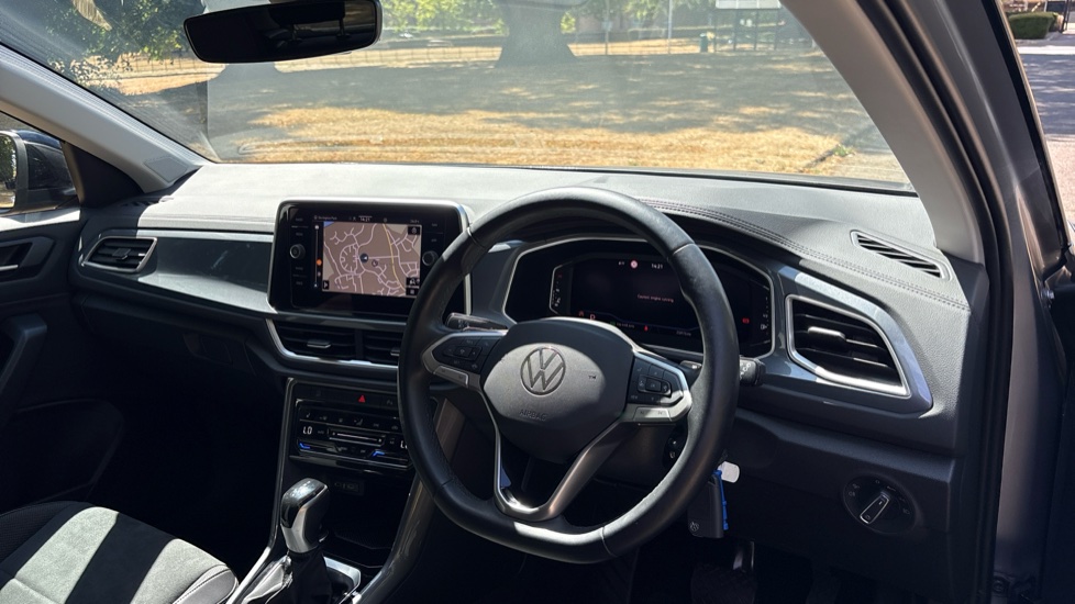 Volkswagen T-Roc 1.5 TSI Style 5dr DSG Petrol Hatchback - Image 11