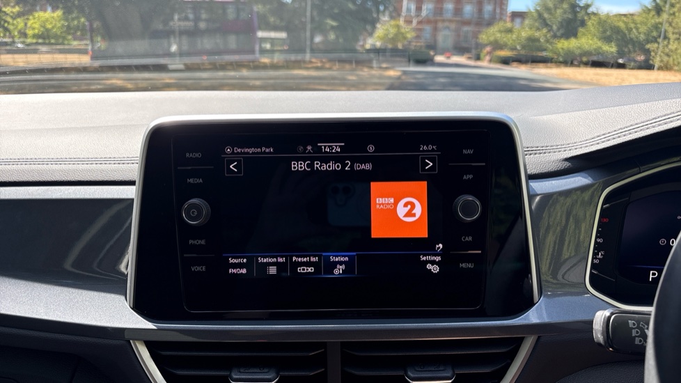 Volkswagen T-Roc 1.5 TSI Style 5dr DSG Petrol Hatchback - Image 30