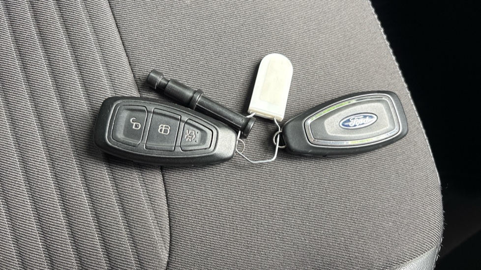 Ford Kuga 1.5 EcoBoost Titanium Edition 5dr 2WD Petrol Estate - Image 20