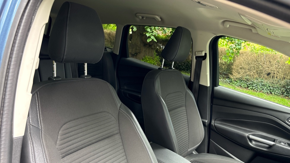 Ford Kuga 1.5 EcoBoost Titanium Edition 5dr 2WD Petrol Estate - Image 43