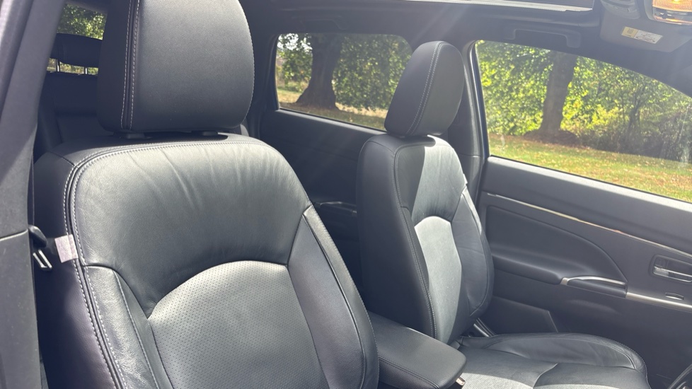 Mitsubishi ASX 2.0 Exceed 5dr Petrol Estate - Image 42