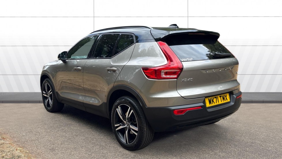 Volvo XC40 2.0 B4P R DESIGN 5dr Auto Petrol Estate - Image 2