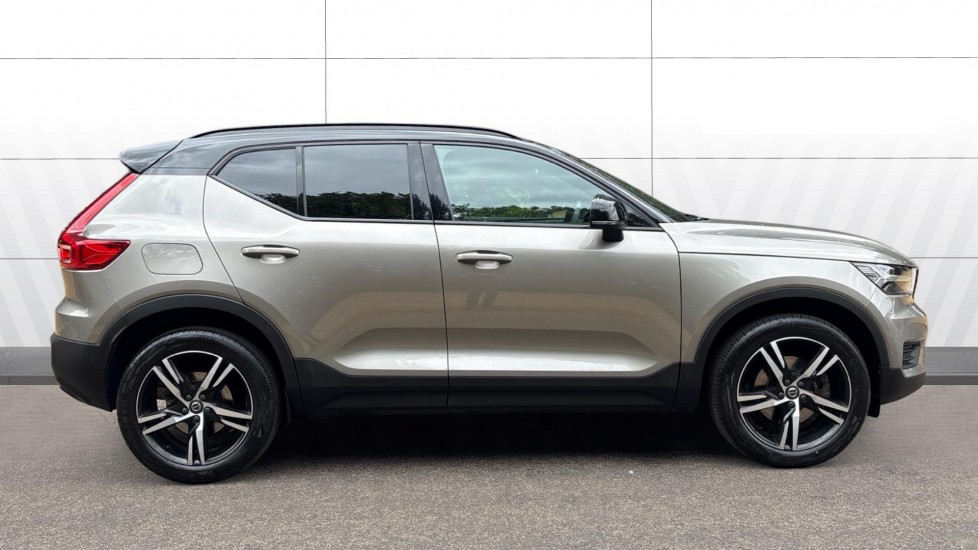 Volvo XC40 2.0 B4P R DESIGN 5dr Auto Petrol Estate - Image 5