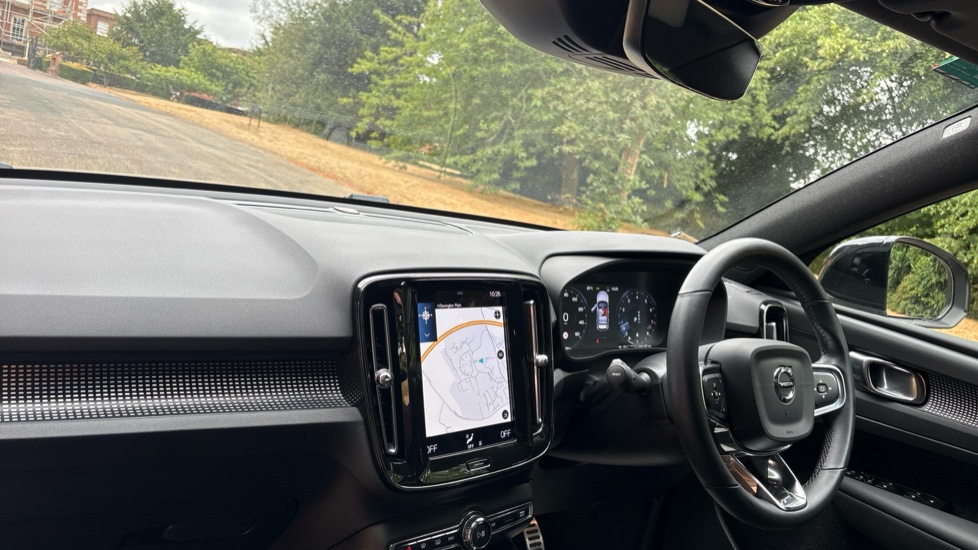 Volvo XC40 2.0 B4P R DESIGN 5dr Auto Petrol Estate - Image 9