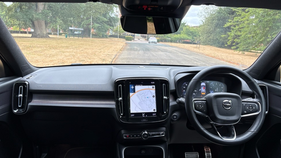 Volvo XC40 2.0 B4P R DESIGN 5dr Auto Petrol Estate - Image 10