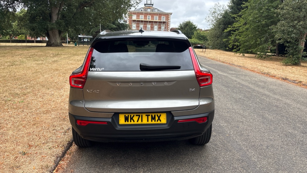 Volvo XC40 2.0 B4P R DESIGN 5dr Auto Petrol Estate - Image 25