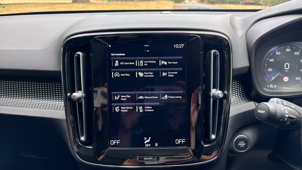 Volvo XC40 2.0 B4P R DESIGN 5dr Auto Petrol Estate - Image 31