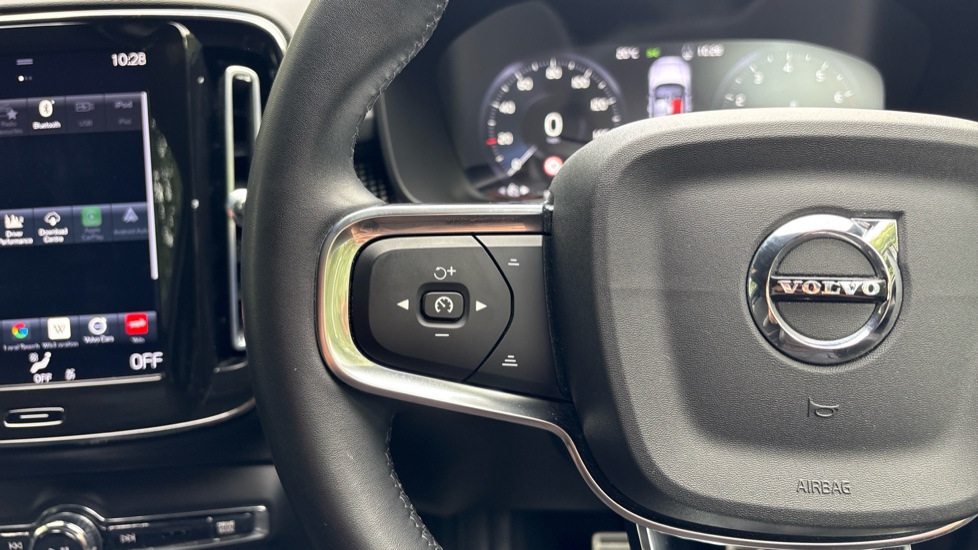 Volvo XC40 2.0 B4P R DESIGN 5dr Auto Petrol Estate - Image 35