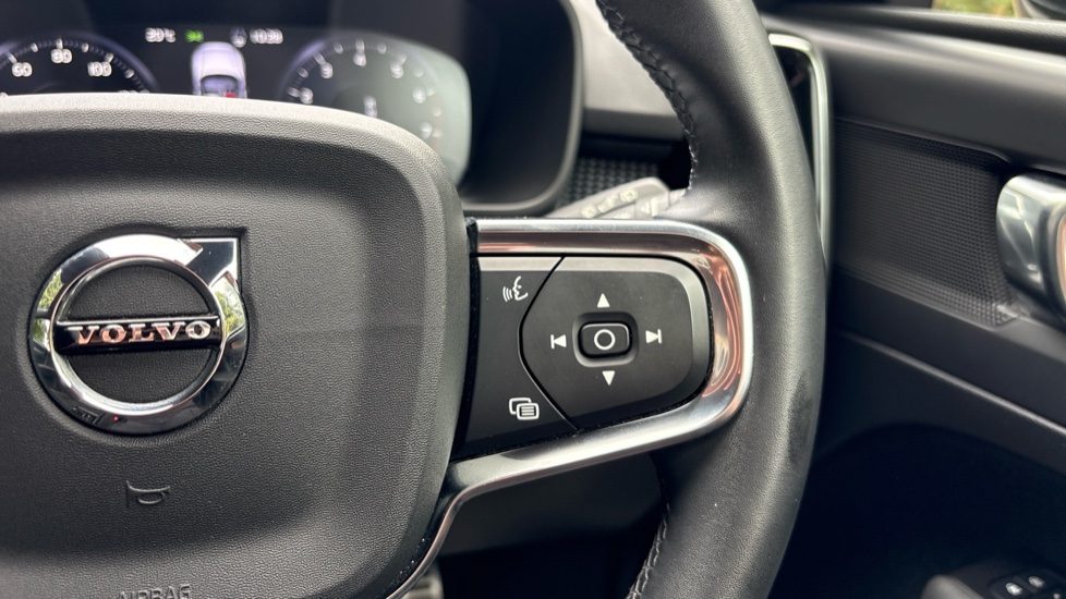 Volvo XC40 2.0 B4P R DESIGN 5dr Auto Petrol Estate - Image 36