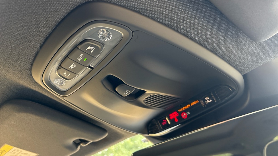 Volvo XC40 2.0 B4P R DESIGN 5dr Auto Petrol Estate - Image 39
