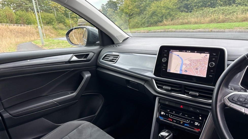 Volkswagen T-Roc 1.5 TSI Style 5dr DSG Petrol Hatchback - Image 14