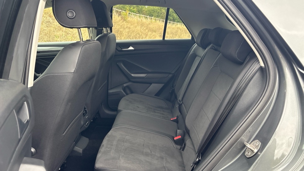 Volkswagen T-Roc 1.5 TSI Style 5dr DSG Petrol Hatchback - Image 16