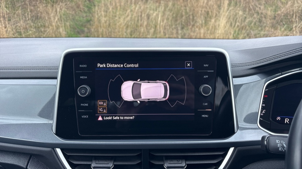 Volkswagen T-Roc 1.5 TSI Style 5dr DSG Petrol Hatchback - Image 32