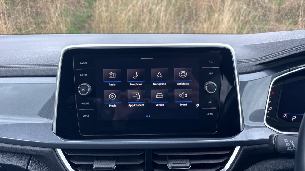Volkswagen T-Roc 1.5 TSI Style 5dr DSG Petrol Hatchback - Image 33