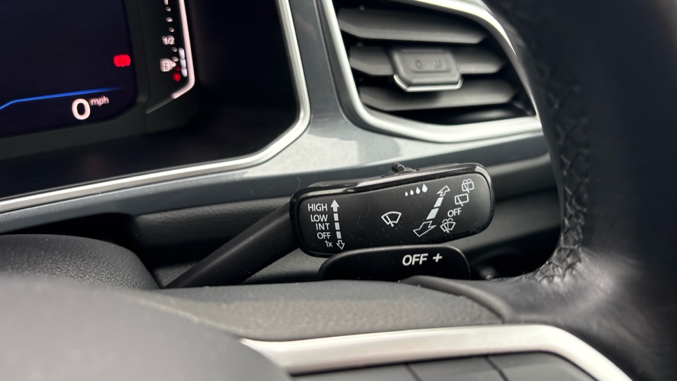 Volkswagen T-Roc 1.5 TSI Style 5dr DSG Petrol Hatchback - Image 38
