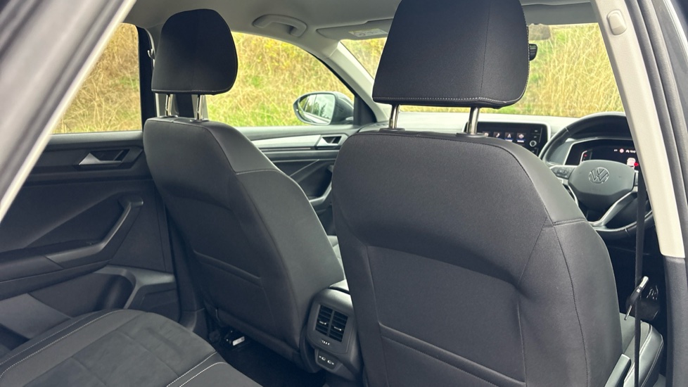Volkswagen T-Roc 1.5 TSI Style 5dr DSG Petrol Hatchback - Image 45