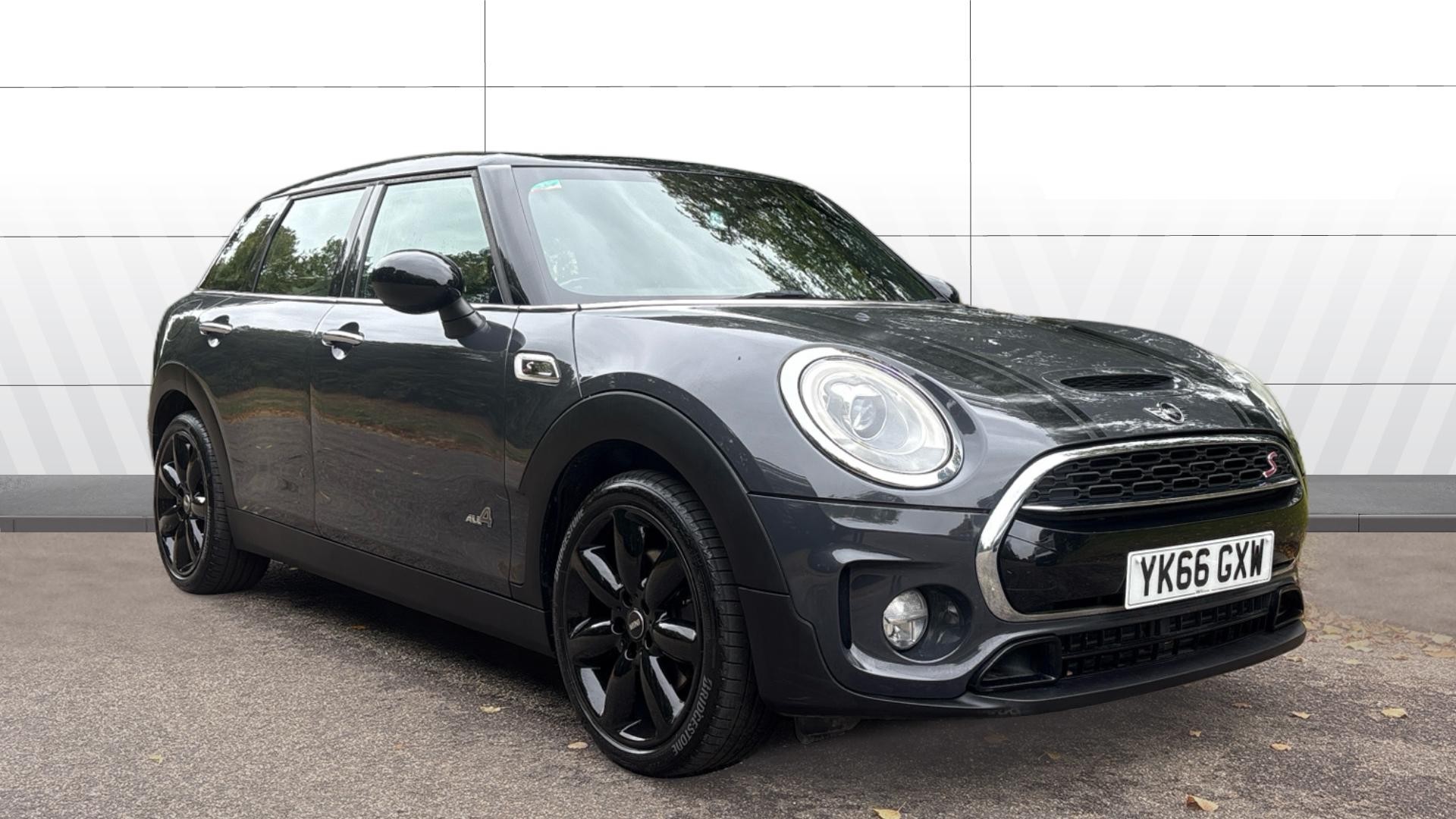 MINI Clubman listing photo