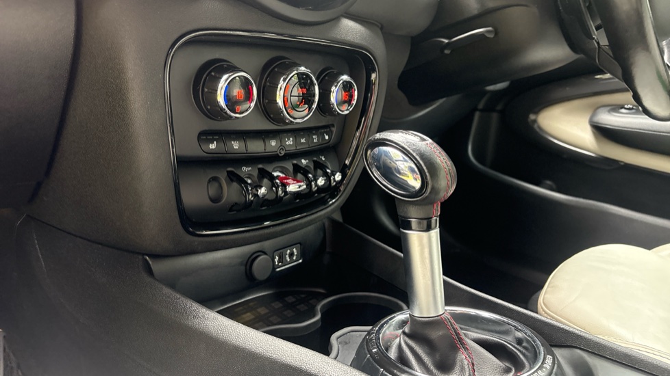MINI Clubman 2.0 Cooper S D ALL4 6dr Auto Diesel Estate - Image 13