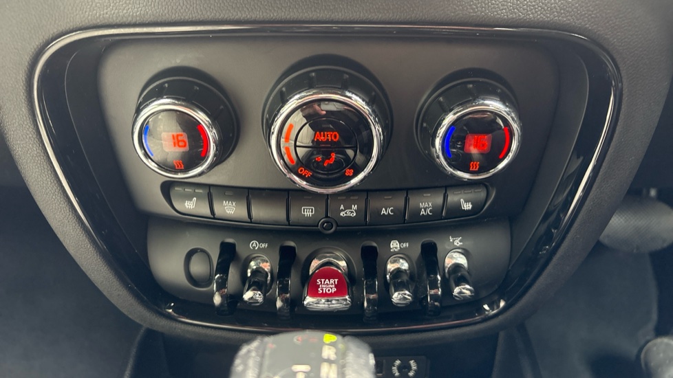 MINI Clubman 2.0 Cooper S D ALL4 6dr Auto Diesel Estate - Image 35