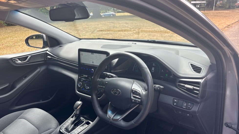 Hyundai IONIQ 1.6 GDi Hybrid Premium 5dr DCT Hybrid Hatchback - Image 11