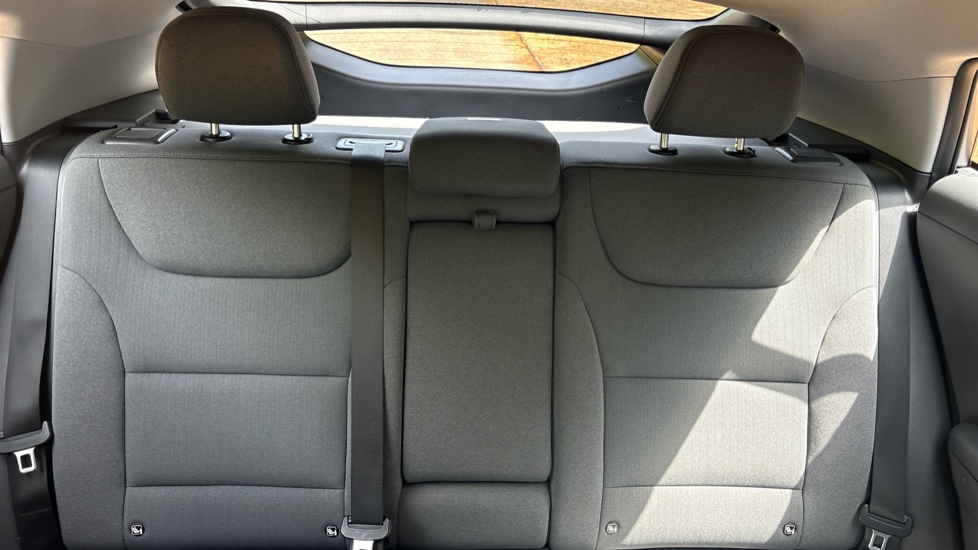 Hyundai IONIQ 1.6 GDi Hybrid Premium 5dr DCT Hybrid Hatchback - Image 15