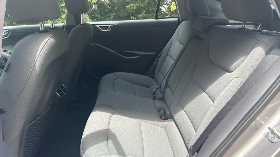 Hyundai IONIQ 1.6 GDi Hybrid Premium 5dr DCT Hybrid Hatchback - Image 16