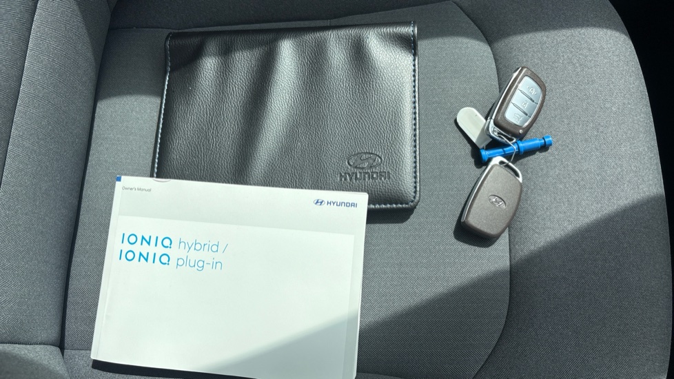 Hyundai IONIQ 1.6 GDi Hybrid Premium 5dr DCT Hybrid Hatchback - Image 19