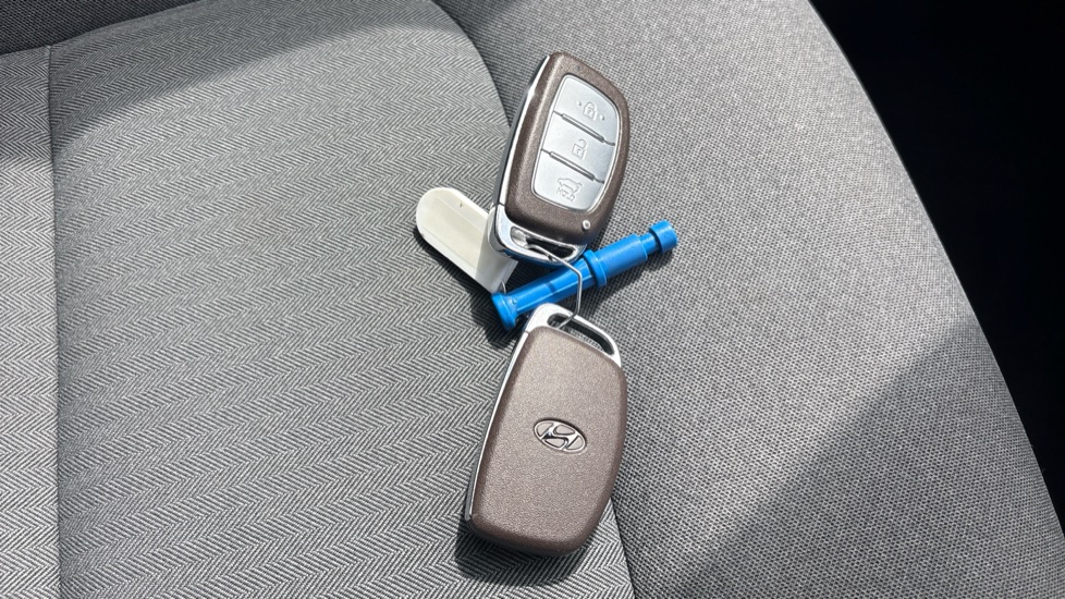 Hyundai IONIQ 1.6 GDi Hybrid Premium 5dr DCT Hybrid Hatchback - Image 20