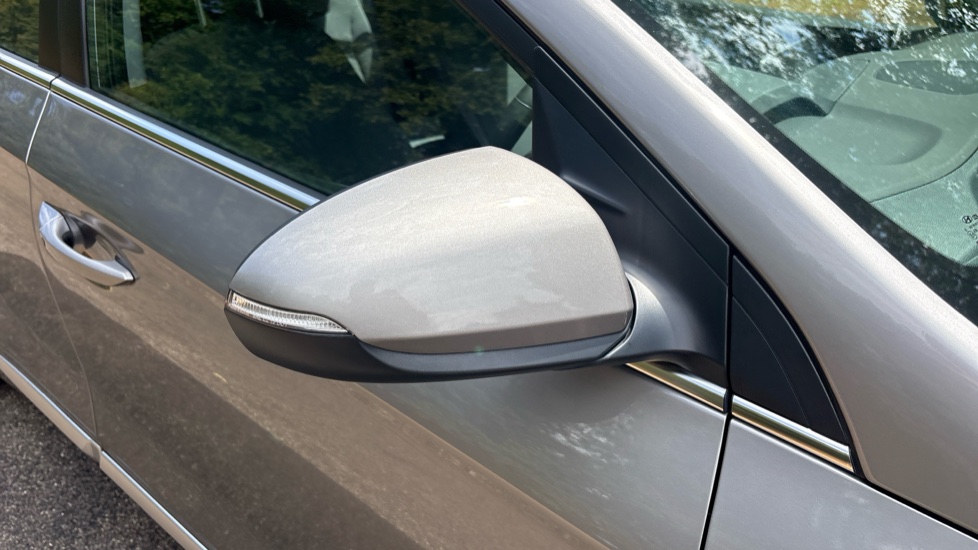 Hyundai IONIQ 1.6 GDi Hybrid Premium 5dr DCT Hybrid Hatchback - Image 24