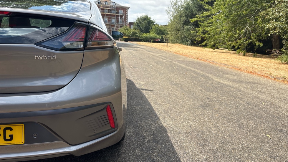 Hyundai IONIQ 1.6 GDi Hybrid Premium 5dr DCT Hybrid Hatchback - Image 28