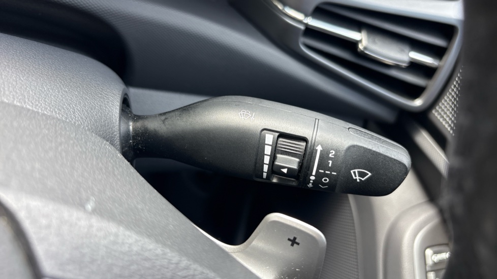 Hyundai IONIQ 1.6 GDi Hybrid Premium 5dr DCT Hybrid Hatchback - Image 39
