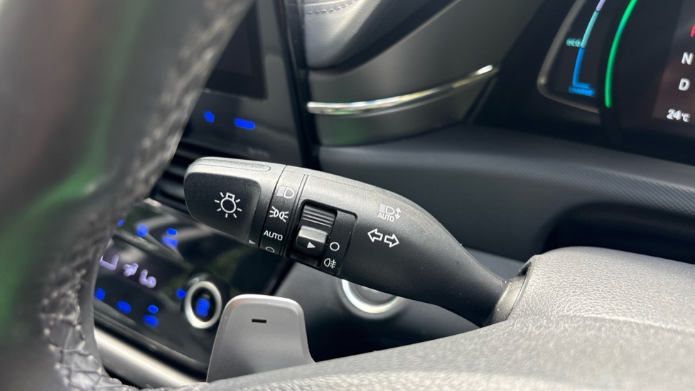 Hyundai IONIQ 1.6 GDi Hybrid Premium 5dr DCT Hybrid Hatchback - Image 40