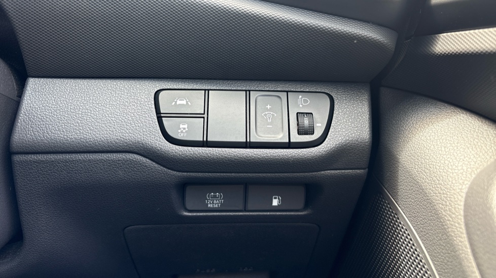 Hyundai IONIQ 1.6 GDi Hybrid Premium 5dr DCT Hybrid Hatchback - Image 41