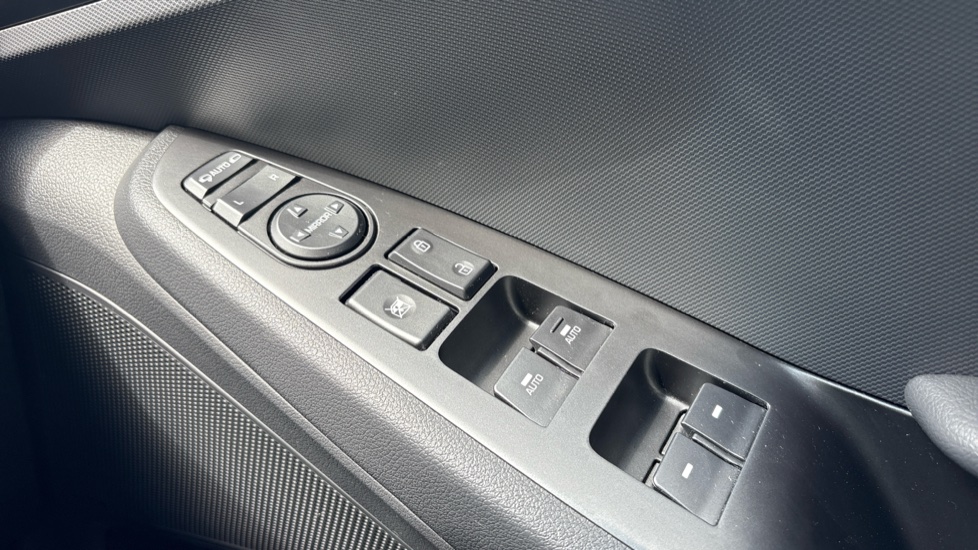 Hyundai IONIQ 1.6 GDi Hybrid Premium 5dr DCT Hybrid Hatchback - Image 42