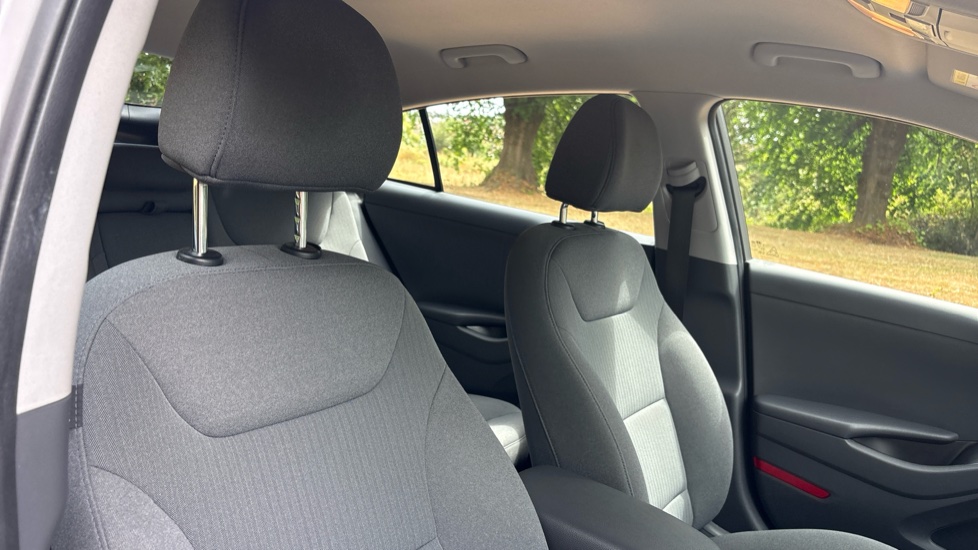 Hyundai IONIQ 1.6 GDi Hybrid Premium 5dr DCT Hybrid Hatchback - Image 44