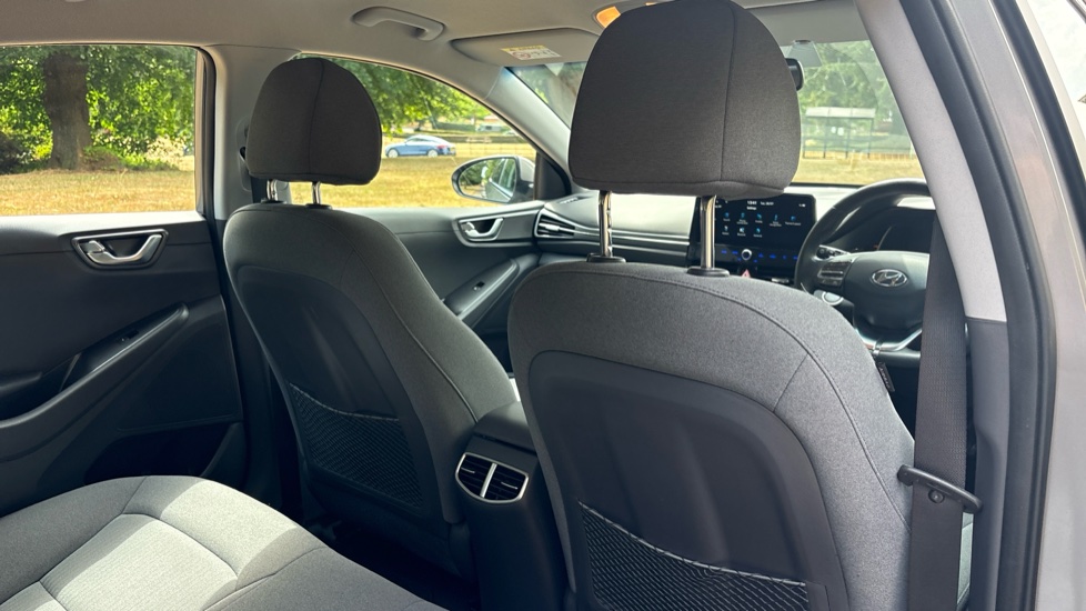 Hyundai IONIQ 1.6 GDi Hybrid Premium 5dr DCT Hybrid Hatchback - Image 45