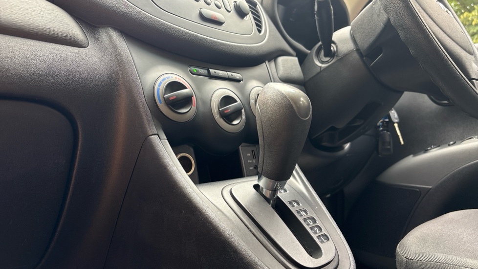 Hyundai i10 1.2 Active 5dr Auto Petrol Hatchback - Image 13