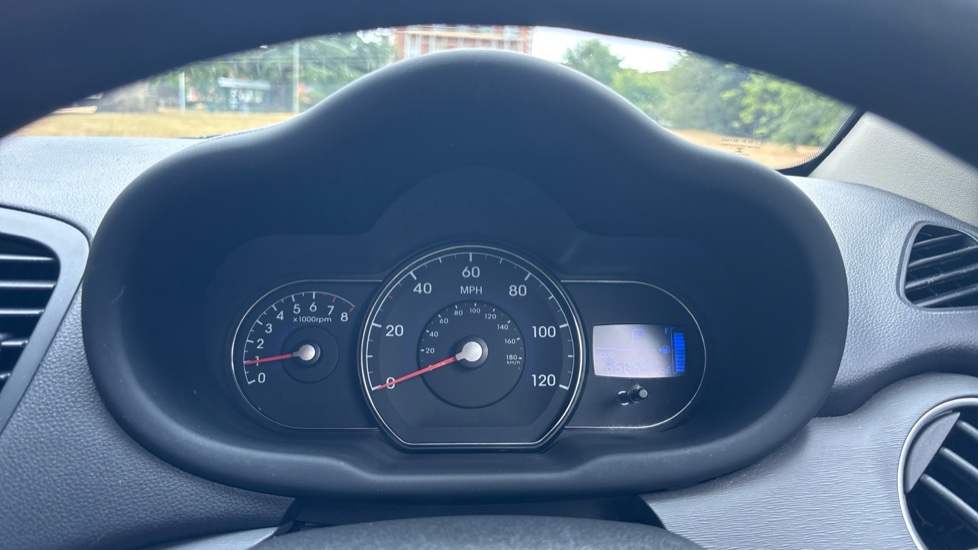 Hyundai i10 1.2 Active 5dr Auto Petrol Hatchback - Image 18