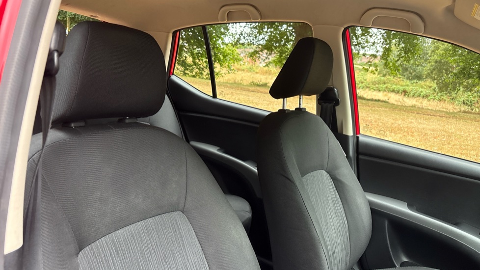 Hyundai i10 1.2 Active 5dr Auto Petrol Hatchback - Image 36