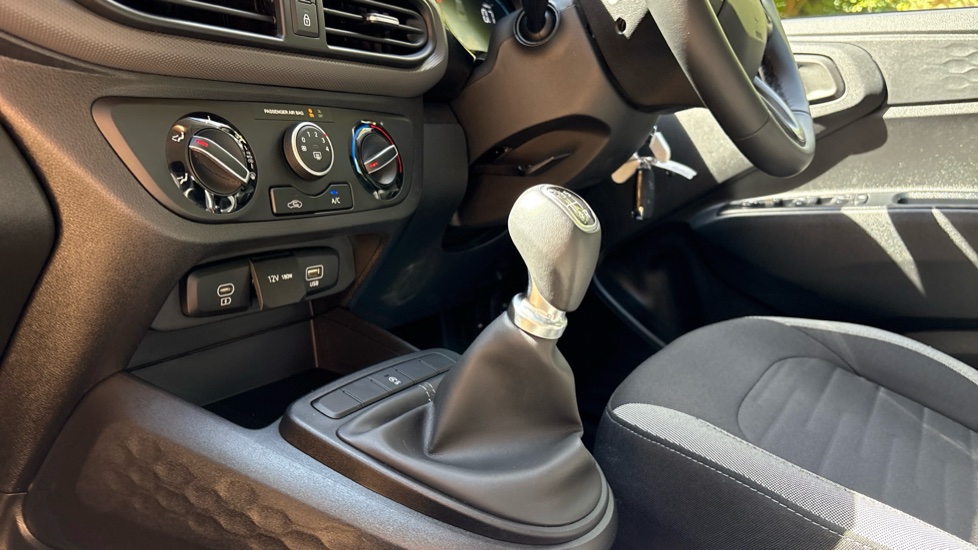 Hyundai i10 1.0 [63] Advance 5dr [Nav] Petrol Hatchback - Image 13