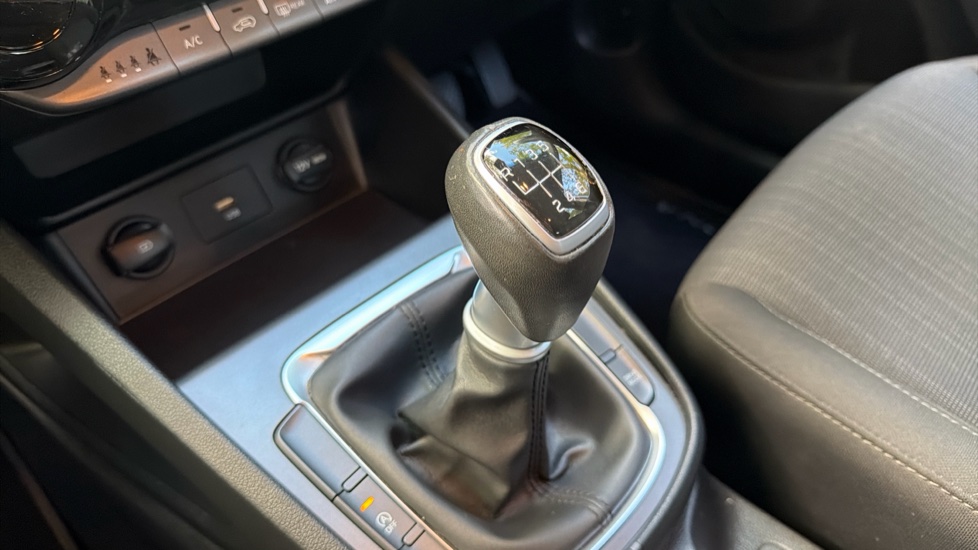 Hyundai KONA 1.0 TGDi 48V MHEV SE Connect 5dr Petrol Hatchback - Image 13